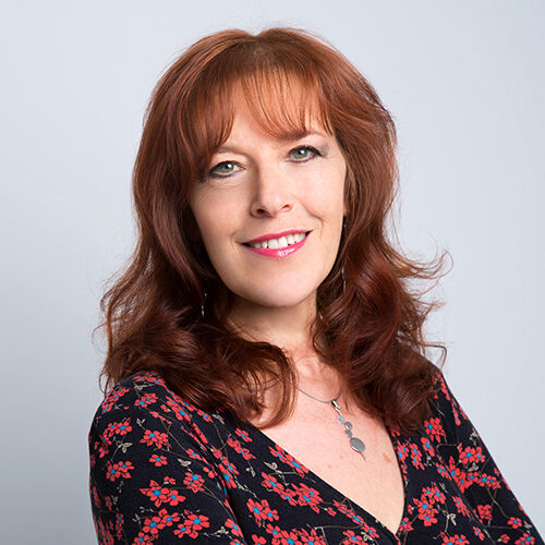 A portrait of the author Dani Atkins